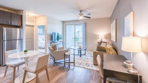Highlands Ranch Apartment | Landing Modern Apartment with Amazing Amenities (ID7516X47)