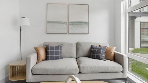 Richmond Apartment | Landing Modern Apartment with Amazing Amenities (ID1791X18)