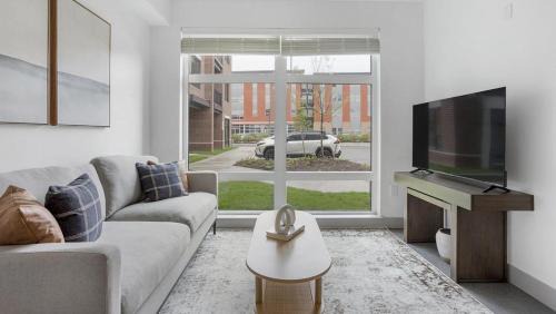 Richmond Apartment | Landing Modern Apartment with Amazing Amenities (ID1791X18)