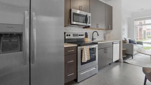 Richmond Apartment | Landing Modern Apartment with Amazing Amenities (ID1791X18)