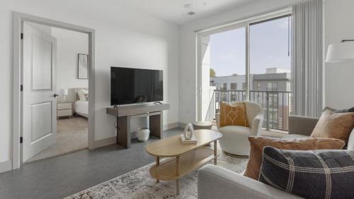 Richmond Apartment | Landing - Modern Apartment with Amazing Amenities (ID1398X192)