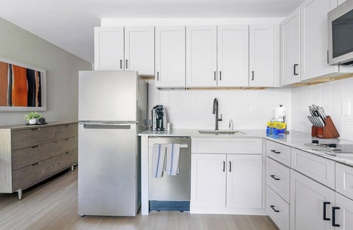 Northeast Raleigh Apartment | Landing | Modern Studio, Gym, Pool