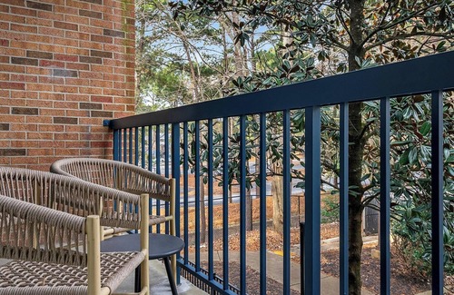 Northeast Raleigh Apartment | Landing | Modern Studio, Gym, Pool
