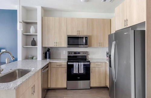 Anna Apartment | Landing | Modern Studio, Yoga Studio, Gym