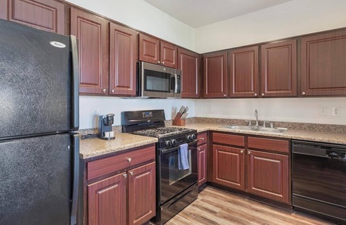 Sunrise Manor Apartment | Landing | Modern 1BD, Gym