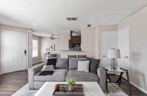 Grand Prairie Apartment | Landing | Spectacular 1BD, Gym, Courtyard