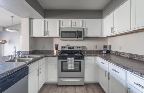Broken Arrow Apartment | Landing | Spectacular 1BD, Courtyard, Gym