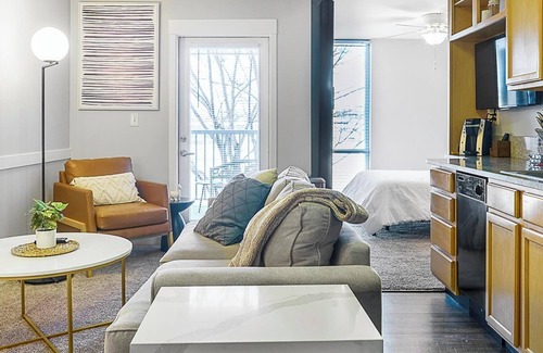 Downtown Indianapolis Apartment | Landing | Spectacular Studio, Pool, Rooftop Lounge