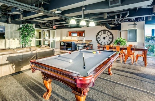 Downtown Indianapolis Apartment | Landing | Spectacular Studio, Pool, Rooftop Lounge