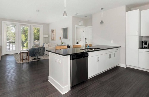San Marco Apartment | Landing | Spectacular 2BD, Gym, Pool