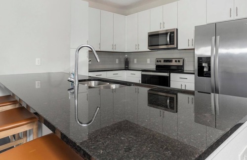 San Marco Apartment | Landing | Spectacular 2BD, Gym, Pool