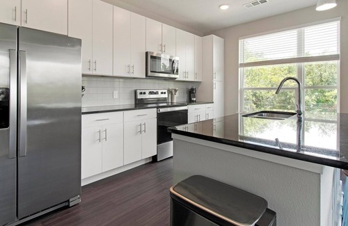 San Marco Apartment | Landing | Spectacular 2BD, Gym, Pool