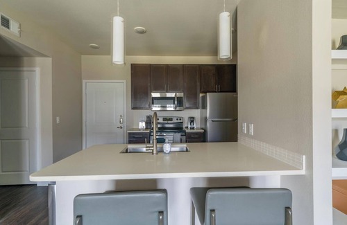 Katy Apartment | Landing | Spectacular 1BD, Gym, Courtyard