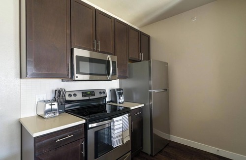 Katy Apartment | Landing | Spectacular 1BD, Gym, Courtyard