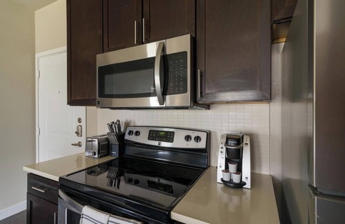 Katy Apartment | Landing | Spectacular 1BD, Gym, Courtyard