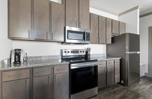 Manor Apartment | Landing | Spectacular 1BD, Pool, Courtyard