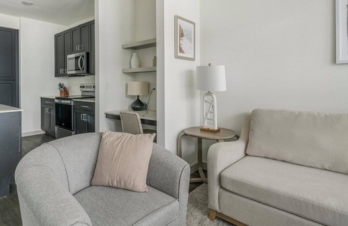 Northside Apartment | Landing | Spectacular 1BD, Pool, Gym