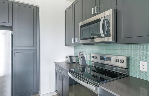 Northside Apartment | Landing | Spectacular 1BD, Gym, Pool