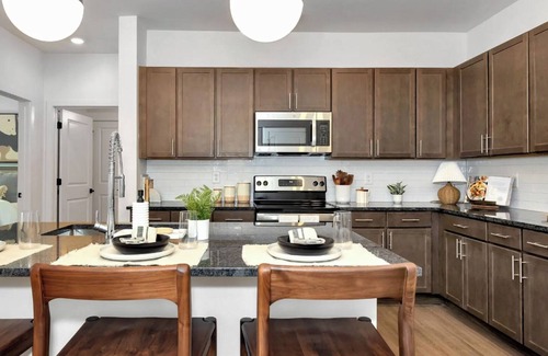 Madison Apartment | Landing | Spectacular 1BD, Pool, Gym