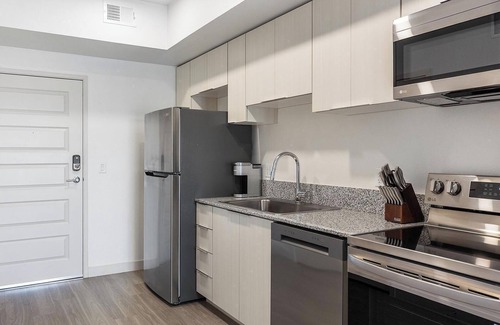North Mountain Apartment | Landing | Spectacular 1BD, Pool, Gym