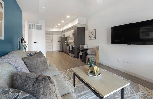 North Mountain Apartment | Landing | Spectacular 1BD, Pool, Gym