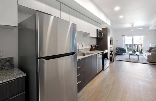 North Mountain Apartment | Landing | Spectacular 1BD, Pool, Gym