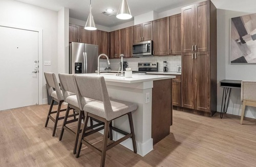 Seguin Apartment | Landing | Spectacular 1BD, Gym, Pool