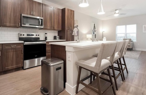 Seguin Apartment | Landing | Spectacular 1BD, Gym, Pool