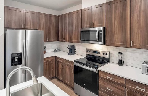 Seguin Apartment | Landing | Spectacular 1BD, Gym, Pool
