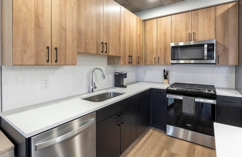 Englewood Apartment | Landing | Spectacular 2BD, Gym, Rooftop Lounge