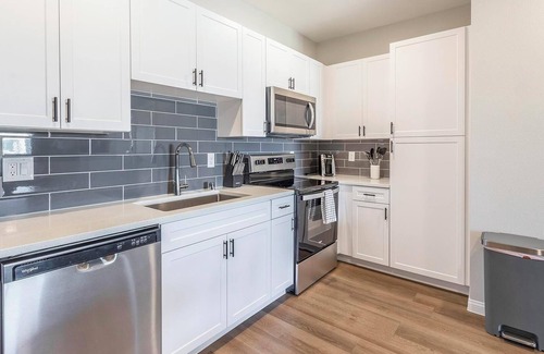 Townsite Apartment | Landing | Spectacular 2BD, Rooftop Lounge, Pool