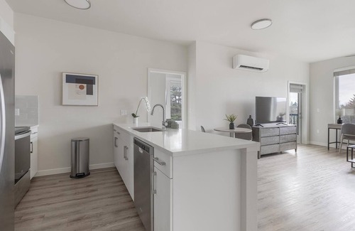 Homestead Apartment | Landing | Spectacular 2BD, Gym