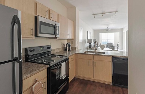 New Pathways Apartment | Landing | Spectacular 2BD, Clubhouse, Gym