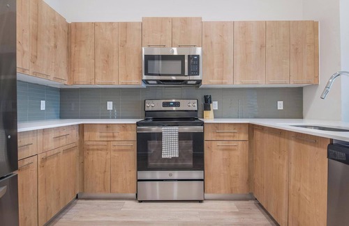 Florida Center Apartment | Landing | Spectacular 2BD, Clubhouse, Pool