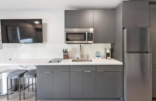 Hermitage Apartment | Landing | Spectacular Studio in Downtown Hermitage