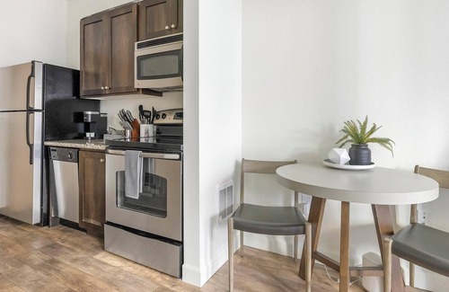 Pearl District Apartment | Landing | Spectacular Studio, Courtyard, Gym