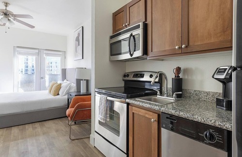 Pearl District Apartment | Landing | Spectacular Studio, Gym, Courtyard
