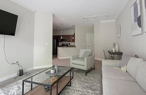 Chillum Apartment | Landing | Spectacular 1BD, Gym, Pool