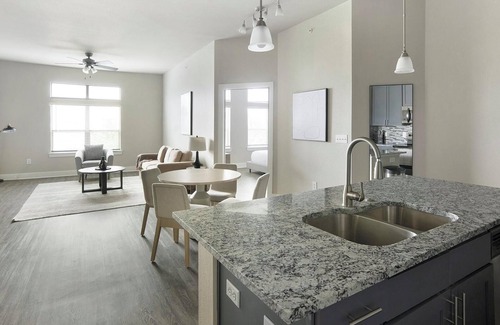 Nassau Bay Apartment | Landing | Spectacular 2BD, Gym, Clubhouse