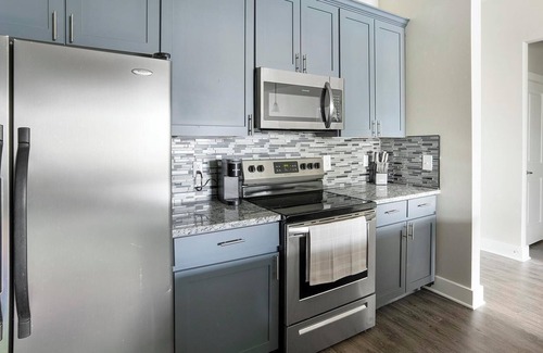 Nassau Bay Apartment | Landing | Spectacular 2BD, Gym, Clubhouse