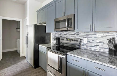 Nassau Bay Apartment | Landing | Spectacular 2BD, Gym, Clubhouse