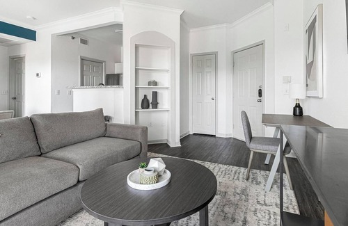 Stone Oak Apartment | Landing | Spectacular 1BD, Gym