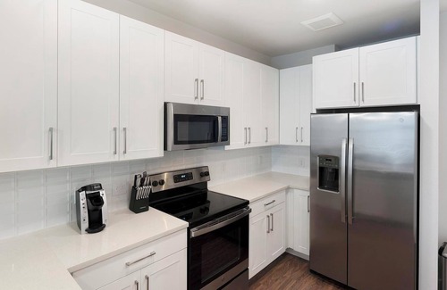 Wetmore Apartment | Landing | Spectacular 1BD, Yoga Studio, Gym