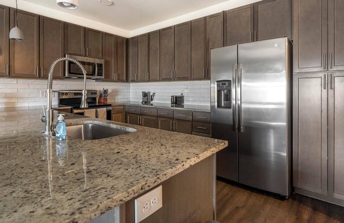 Stone Oak Apartment | Landing | Spectacular 2BD, Pool, Gym