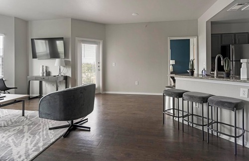 San Antonio Apartment | Landing | Spectacular 2BD, Gym, Clubhouse
