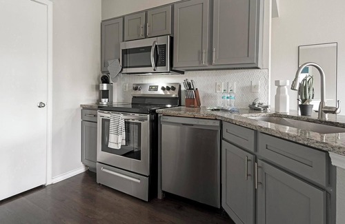 San Antonio Apartment | Landing | Spectacular 2BD, Gym, Clubhouse