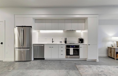 Sugar House Apartment | Landing | Stunning Studio, Game Room, Gym