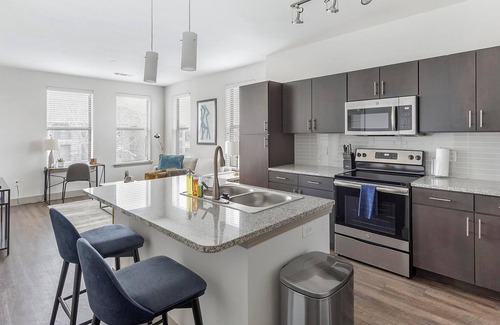 Haltom City Apartment | Landing | Stunning 1BD, Yoga Studio, Courtyard