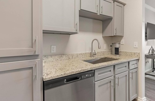Pipers Meadow Apartment | Landing | Stunning 1BD, Gym, Pool