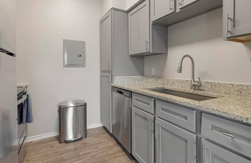 Pipers Meadow Apartment | Landing | Stunning 1BD, Gym, Pool